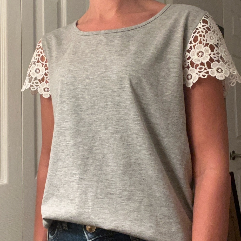 Grey shirt with perfect lace sleeves